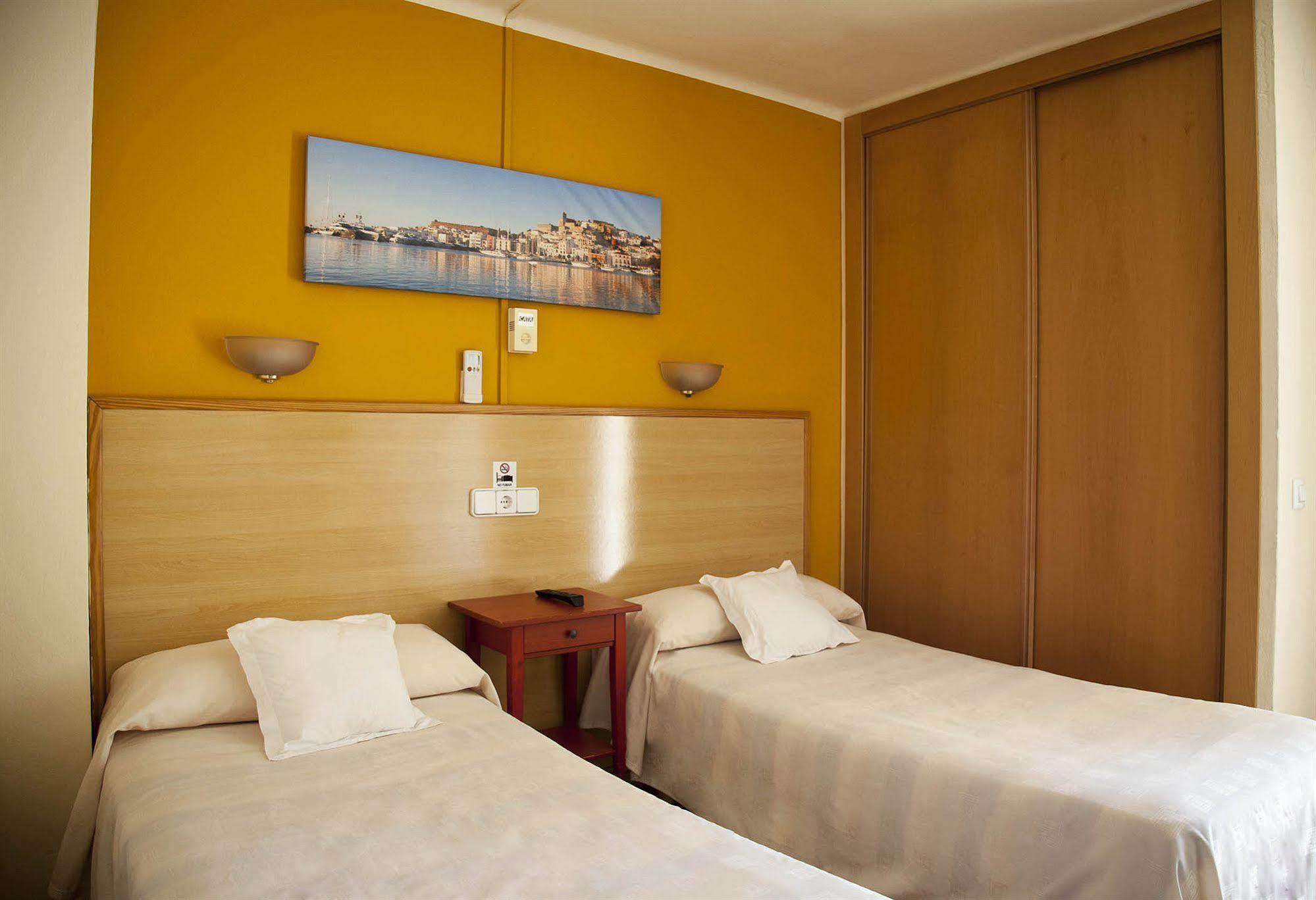 Hostal Residencia Europa Punico Ibiza Town Ngoại thất bức ảnh